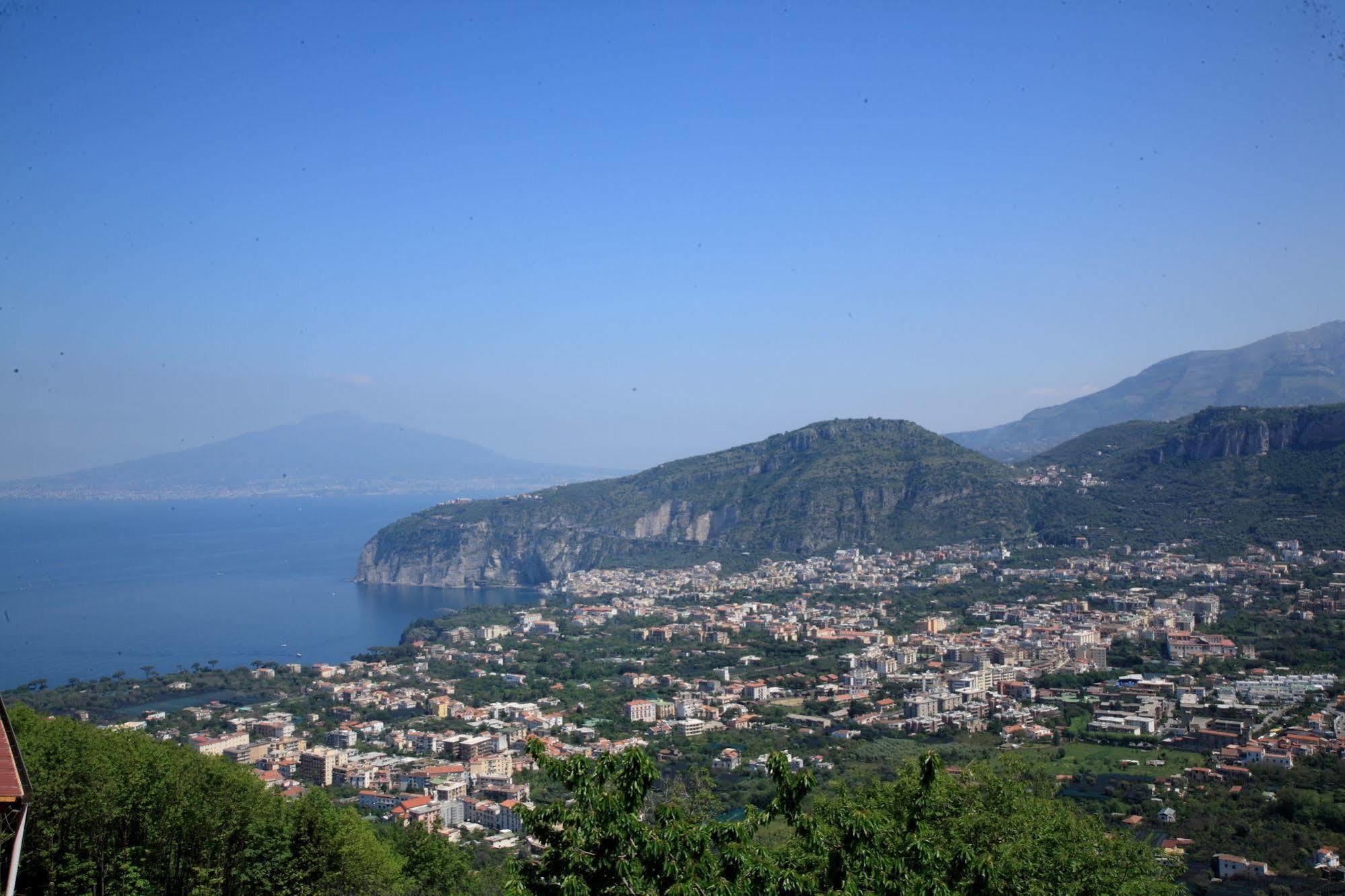 Villa Monica B&B Sorrento Bagian luar foto